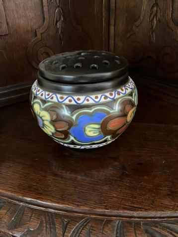 Set van 1 pique-fleurs en 1 vaasje beschikbaar voor biedingen