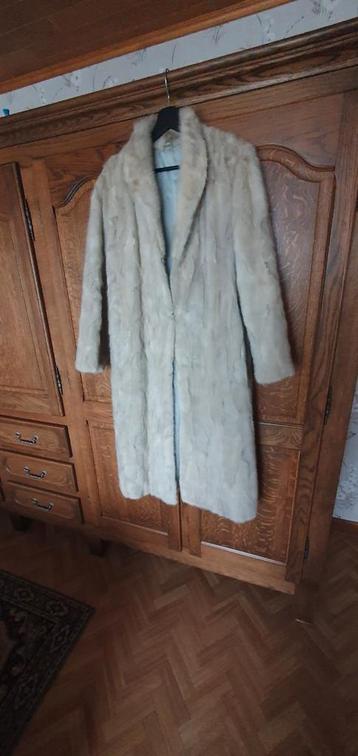 Bontmantel nerts beschikbaar voor biedingen