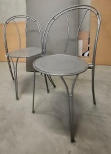 bistro stoeltjes beschikbaar voor biedingen