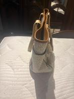 Grote handtas michael kors prijs kan nog bespreekbaar zijn, Handtassen en Accessoires, Tassen | Damestassen, Ophalen, Zo goed als nieuw
