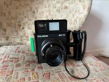 Polaroid 600 SE Instant Camera + Mamiya 127mm Lens beschikbaar voor biedingen