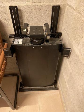 TV-lift CHIEF CM2L40UI beschikbaar voor biedingen