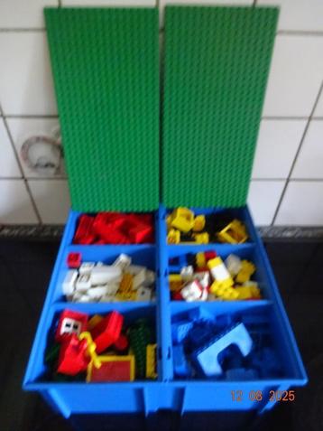 lego, retro vintage opberg- sorteerdoos met veel lego! beschikbaar voor biedingen