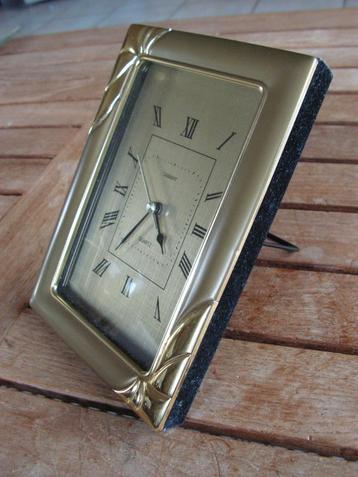 Belle horloge comme horloge murale ou sur pied.