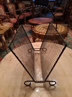 Metalen krantenhouder, Enlèvement