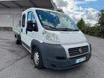 Fiat Ducato 7-zits flatbed, Auto's, Bestelwagens en Lichte vracht, 4 deurs, Bedrijf, Grijs, Euro 4