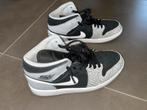 Nike Air Jordan 1 Mid SE "Elephant Toe", Kleding | Heren, Schoenen, Nike, Ophalen of Verzenden, Zo goed als nieuw, Sneakers