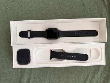 Apple Watch series Space gray 5 44mm beschikbaar voor biedingen
