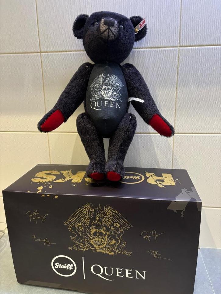 Steiff Rocks! QUEEN beer, Verzamelen, Beren en Cherished Teddies, Zo goed als nieuw, Stoffen beer, Steiff, Ophalen of Verzenden