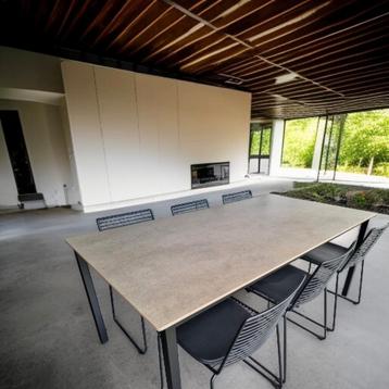 NIEUWE eettafel/bureau/vergadertafel  12mmVOLKERAMIEK  beschikbaar voor biedingen