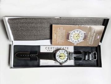 Montre mécanique neuve réédition de pilote de bombardier  disponible aux enchères