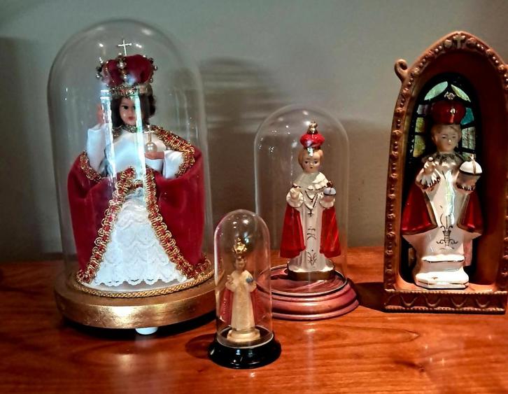 Kindjes Jezus van Praag  4 stuks, Antiek en Kunst, Antiek | Religieuze voorwerpen, Ophalen of Verzenden