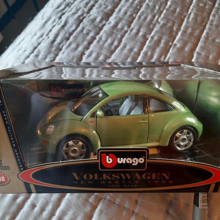 VW NEW BEETLE 1998  1/18 *MIB*BURAGO *NIEUW*, Hobby en Vrije tijd, Modelauto's | 1:18, Nieuw, Auto, Burago, Ophalen