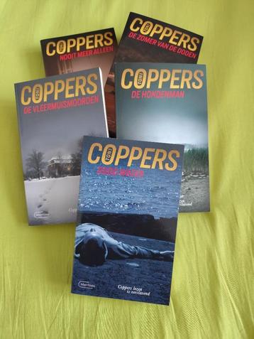 5 thrillers van TONI COPPERS in uitstekende staat beschikbaar voor biedingen