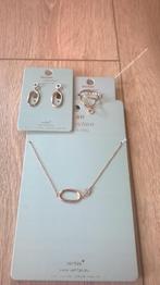 Rosé kleurig setje van ketting, oorbellen en ring met steent, Handtassen en Accessoires, Kettingen, Overige materialen, Nieuw