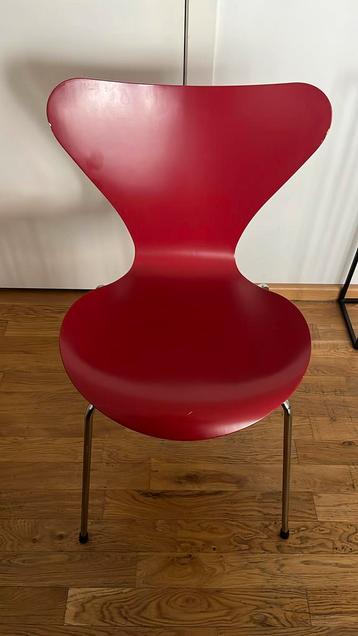 Chaise Fritz Hansen Serie 7 par Arne Jacobsen