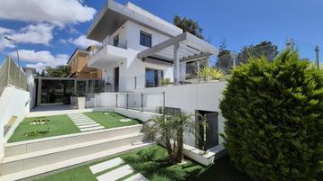 Moderne villa met garage, zwembad en gastenstudio/Torrevieja beschikbaar voor biedingen