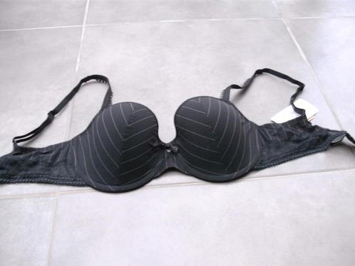 Nieuwe 70D Chantelle bh in zwart met krijtstreep, Kleding | Dames, Ondergoed en Lingerie, BH, Zwart, Ophalen of Verzenden
