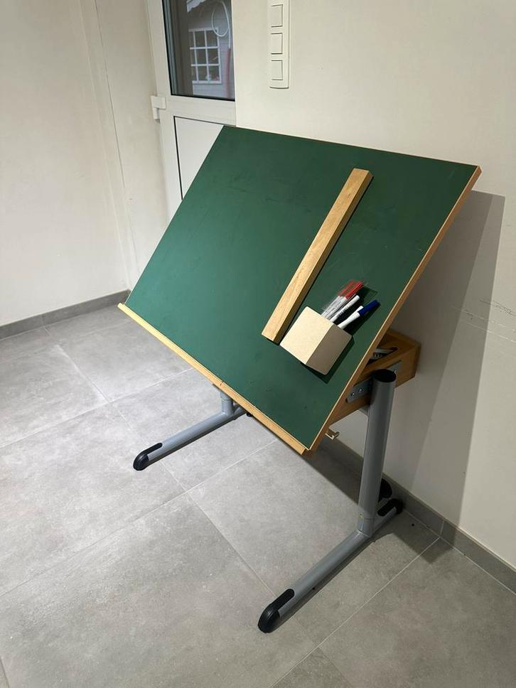Kwaliteit bureautafel / tekentafel, Doe-het-zelf en Bouw, Tekentafels, Zo goed als nieuw, Ophalen