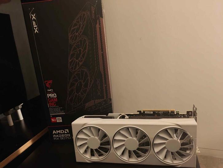 XFX Swift AMD Radeon RX 9070 XT White, Computers en Software, Videokaarten, Zo goed als nieuw, AMD, PCI-Express 5.0, GDDR6, HDMI