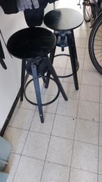 2 barkrukken, Enlèvement