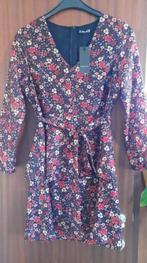 Nouvelle robe fleurie Taille M, Vêtements | Femmes, Robes, Neuf, Taille 38/40 (M), Enlèvement ou Envoi, Autres couleurs