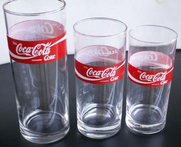 Set de 3 verres à Coca Cola avec bande rouge Trink Coca-Cola disponible aux enchères