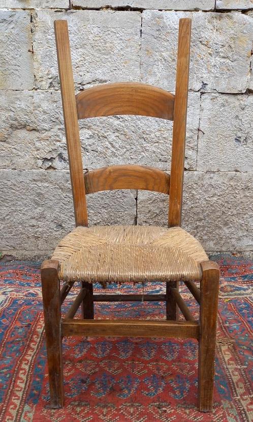 Jolie petite chaise d'église ancienne, Antiquités & Art, Curiosités & Brocante, Enlèvement ou Envoi