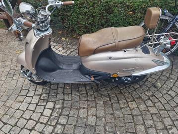 Grande retro scooter beschikbaar voor biedingen