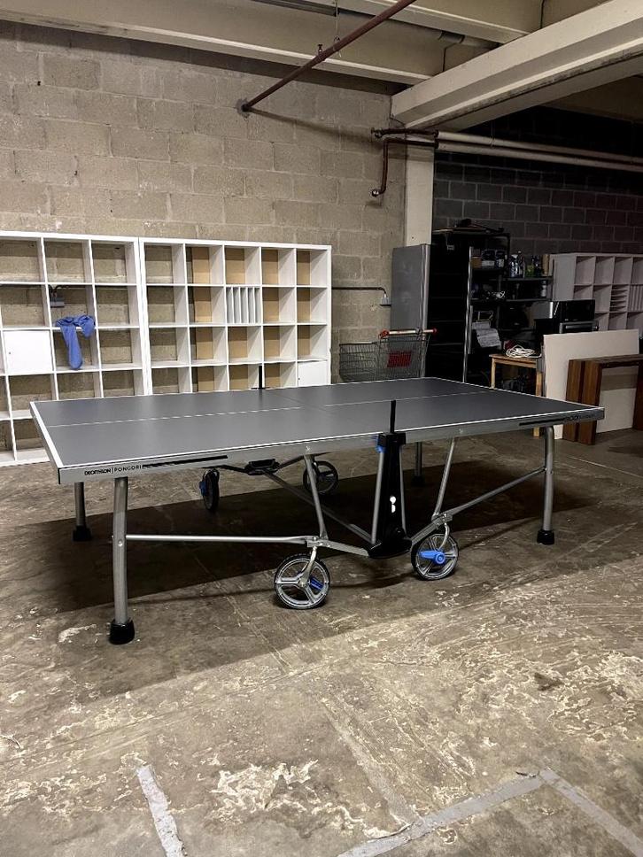 Table de ping-pong Decathlon PPT 900 + 4 raquettes, Sport en Fitness, Tafeltennis, Zo goed als nieuw, Tafel Outdoor, Inklapbaar