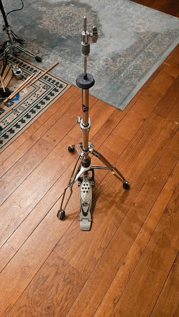 Pearl hihat statief (werkbaar maar 1 pootje beschadigd), Muziek en Instrumenten, Instrumenten | Onderdelen, Ophalen