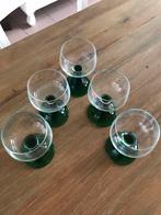 5 Vintage wijnglazen met groene ribbel voet, Antiek en Kunst, Ophalen