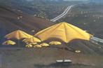 CHRISTO / THE UMBRELLAS JAPAN / KLEUROFFSET / 64x95cm, Antiek en Kunst, Ophalen of Verzenden
