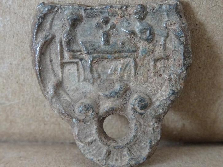 Bodemvondst middeleeuws bronzen boekbeslag leraar leerling, Antiek en Kunst, Antiek | Brons en Koper, Brons, Ophalen of Verzenden