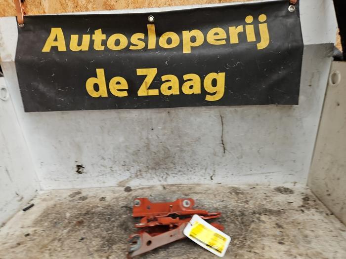 Charnière capot d'un BMW 1-Serie, Autos : Pièces & Accessoires, Autres pièces automobiles, BMW, Utilisé, 3 mois de garantie, Enlèvement ou Envoi