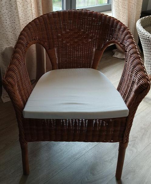 Mooie rotan tuinstoelen of terrasstoelen met kussen, Tuin en Terras, Tuinstoelen, Zo goed als nieuw, Rotan, Stapelbaar, Ophalen