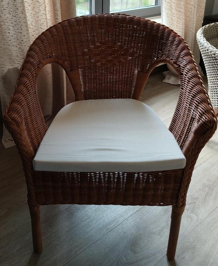 Mooie rotan tuinstoelen of terrasstoelen met kussen, Tuin en Terras, Tuinstoelen, Zo goed als nieuw, Rotan, Stapelbaar, Ophalen