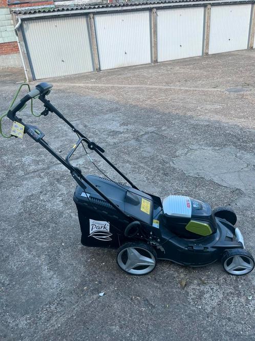 Central Park accu-grasmaaier — krachtig, stil en draadloos!, Tuin en Terras, Grasmaaiers, Zo goed als nieuw, Accu-grasmaaier, 40 t/m 49 cm