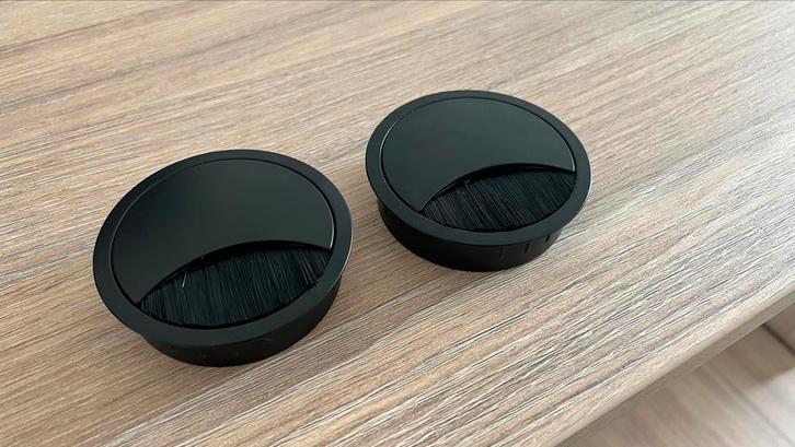2 x Aluminium kabeldoorvoer 8 cm met borstel, Huis en Inrichting, Kasten | Computermeubels, Nieuw, Metaal, Ophalen of Verzenden