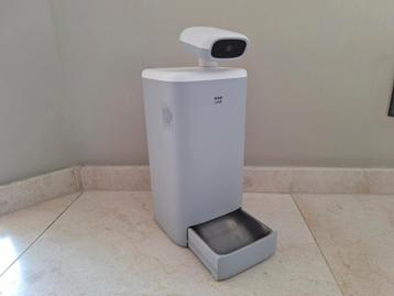 Automatische voerbak voor kat & hond met camera beschikbaar voor biedingen