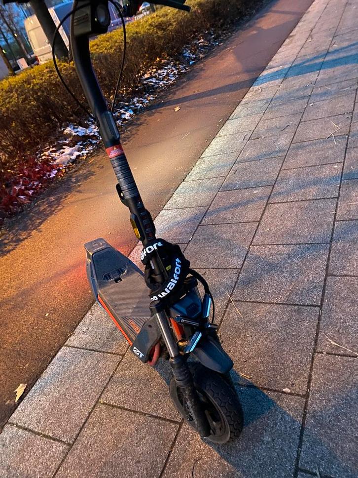 Ninebot ZT3, Vélos & Vélomoteurs, Trottinettes, Comme neuf, Step électrique (E-scooter), Enlèvement