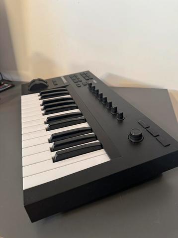 Native Instruments Komplete Kontrol A25 beschikbaar voor biedingen