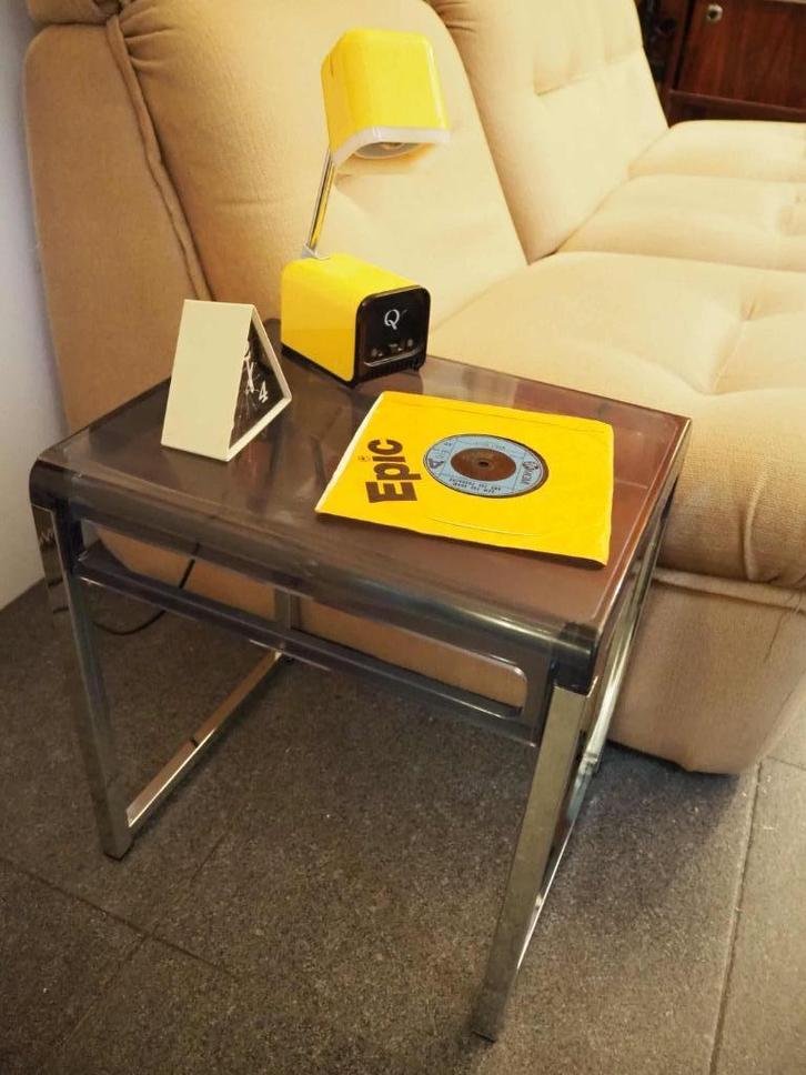 Design bijzettafeltje in chroom en plexiglas, 1970s, Huis en Inrichting, Tafels | Bijzettafels, Zo goed als nieuw, Rechthoekig