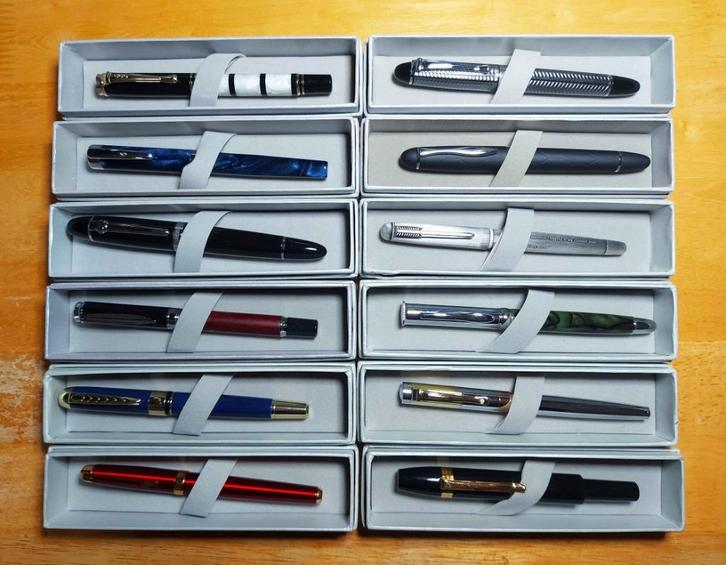 Stylos-plume Altaya, Collections, Stylos, Neuf, Stylo, Autres marques, Avec boîte, Enlèvement ou Envoi