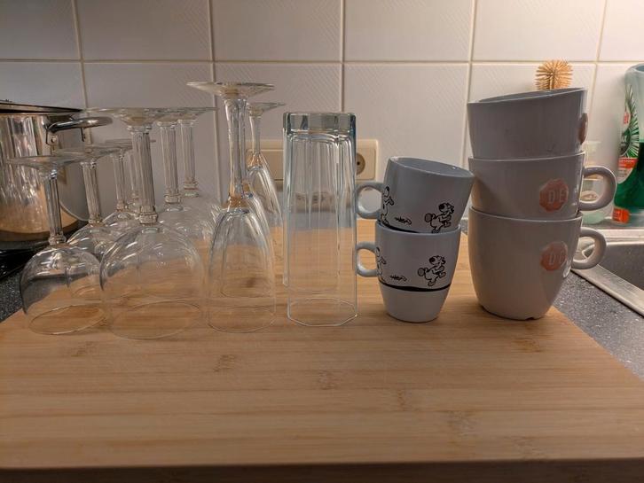 Gratis wijn-/ cava-/ long drinkglazen en mokken, Huis en Inrichting, Keuken | Servies, Ophalen