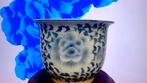 PRETTY BLUE WHITE PORCELAIN FLOWER POT WITH DEEP AGE, Enlèvement