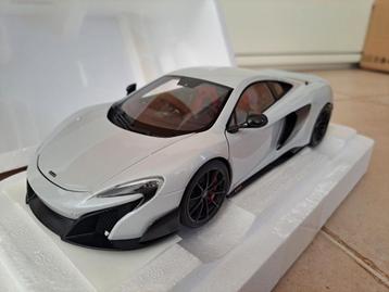 Mclaren 675LT White Autoart 1/18 Nieuw beschikbaar voor biedingen