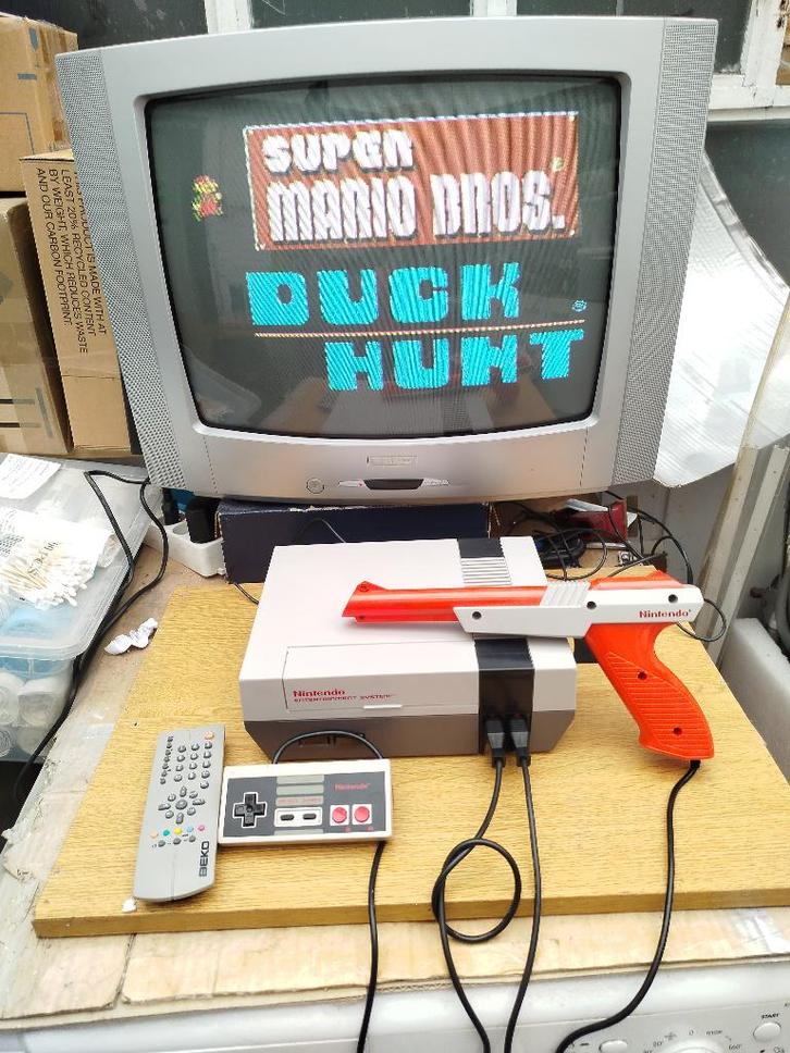 Nintendo NES action set super Mario Bros, Games en Spelcomputers, Spelcomputers | Nintendo NES, Zo goed als nieuw, Met 1 controller