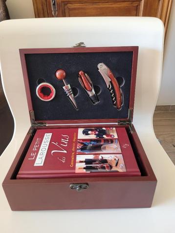 Le petit Larousse des vins Coffret livre + accessoires beschikbaar voor biedingen