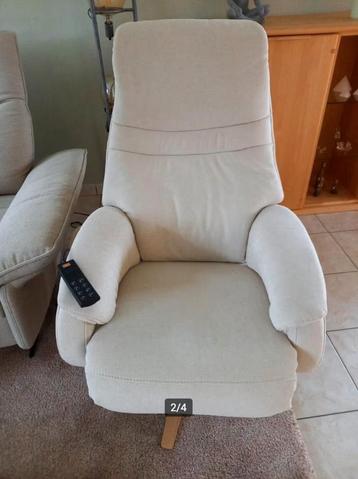relaxfauteuil met elektrische bediening beschikbaar voor biedingen